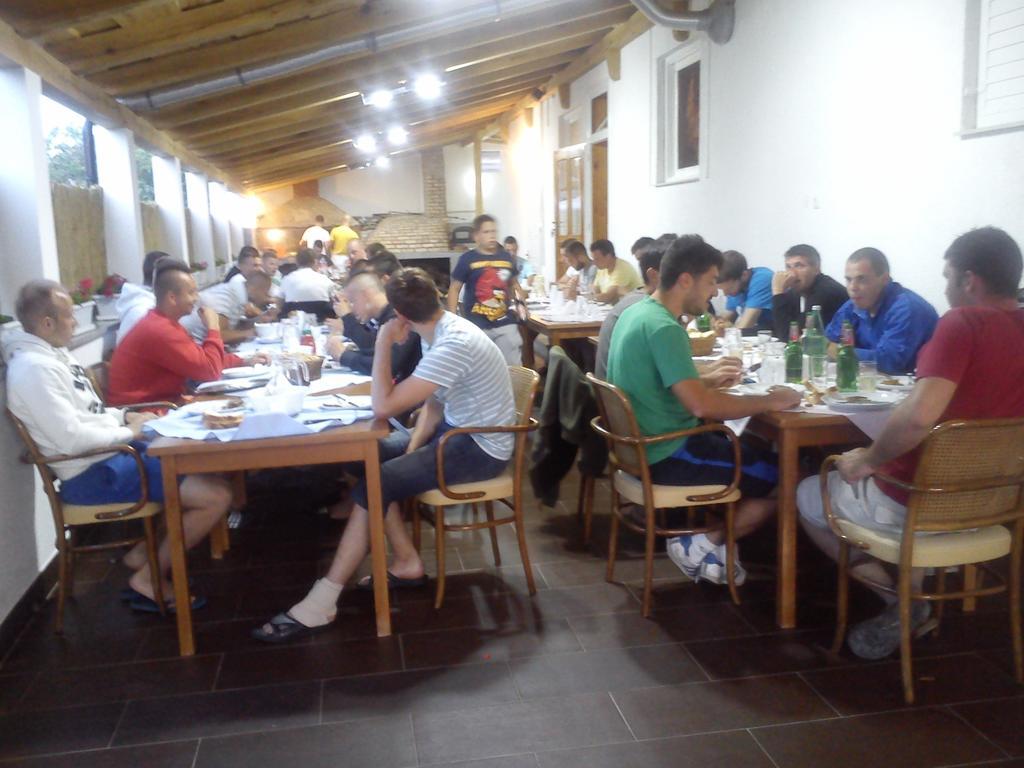 Sućuraj Pansion Ivan מראה חיצוני תמונה